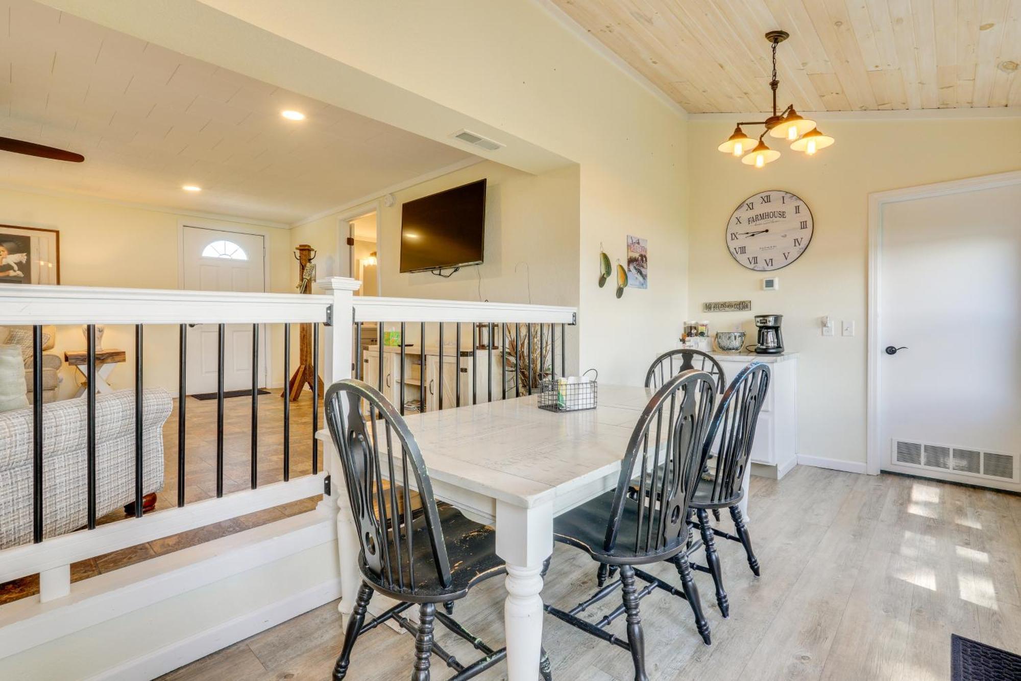 Howe Retreat With Fire Pit And Private Boat Dock! Экстерьер фото