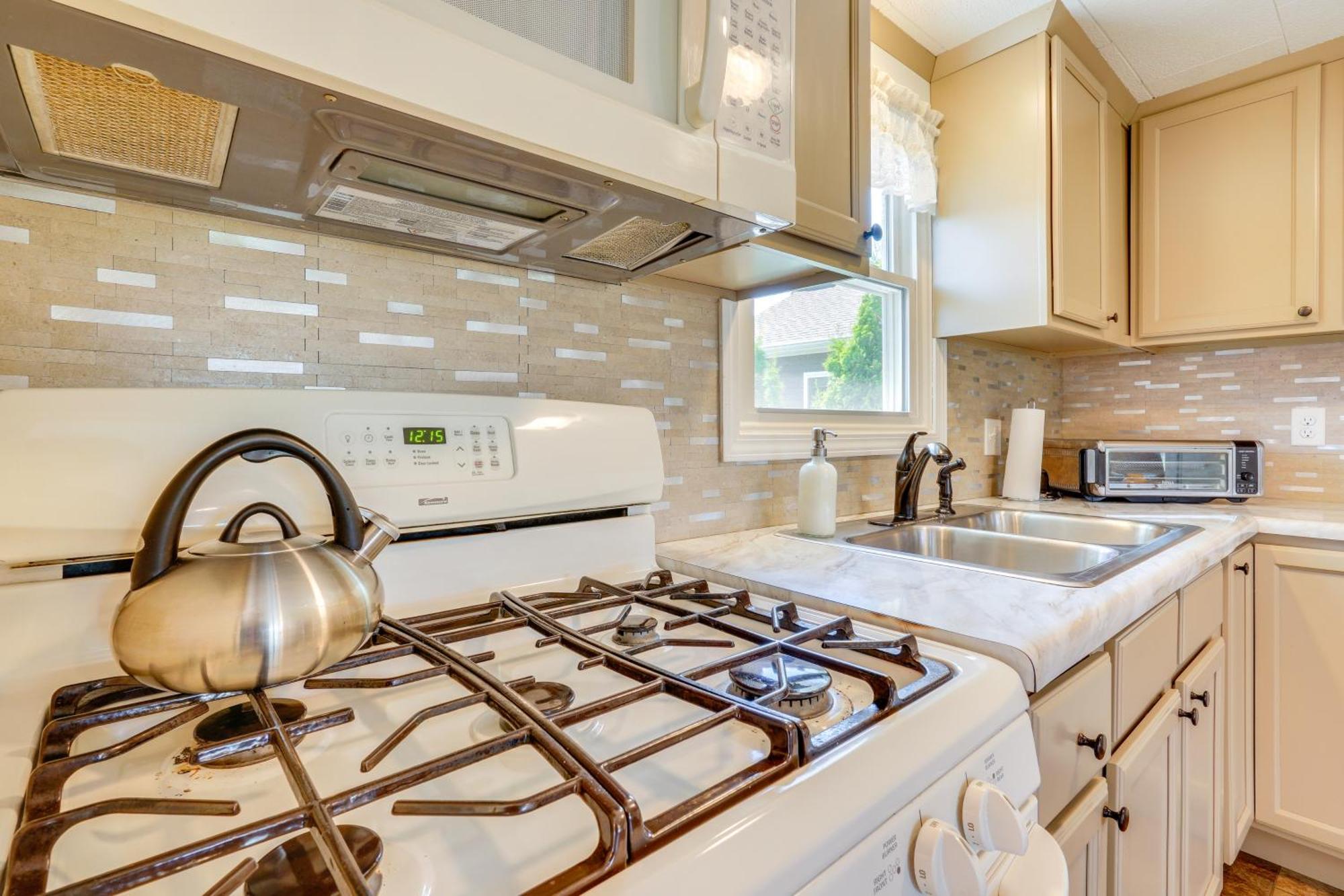Howe Retreat With Fire Pit And Private Boat Dock! Экстерьер фото